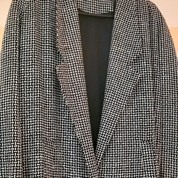 🖤🤍‼️SALE‼️Gorgeous Doncaster Raw Silk Overcoat Size Small. Black and White. - Picture 8 of 8